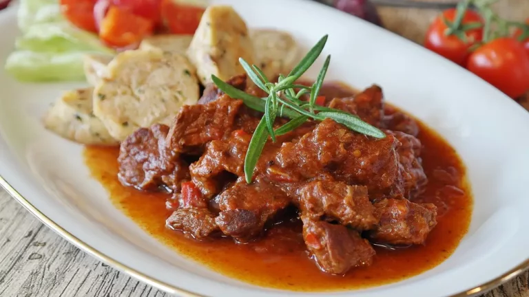 Plat appétissant, typique de la cuisine à base de gibier